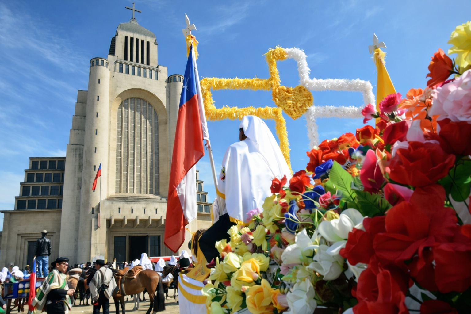 Cuasimodo en Maipú: Un espectáculo de tradición, fe y flores en nuestra comuna de Maipú.