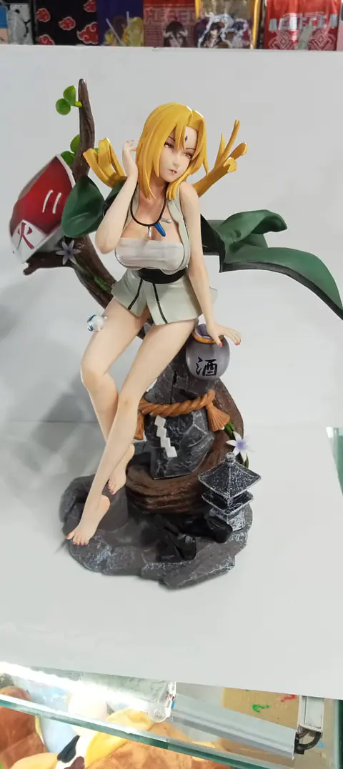 Tsunade Con busto desvestible - Naruto