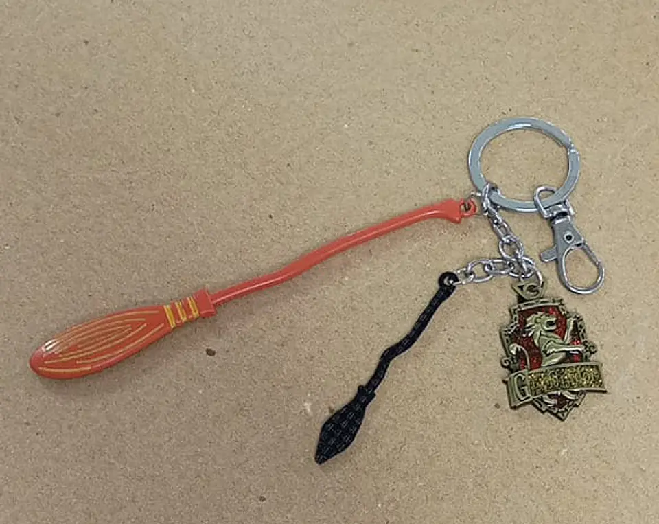 llavero griffyndor - Escoba - Harry potter 1