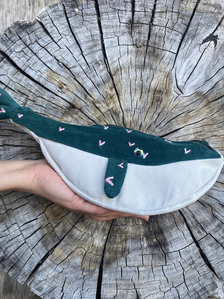 Estuche ballena azul “m” 2