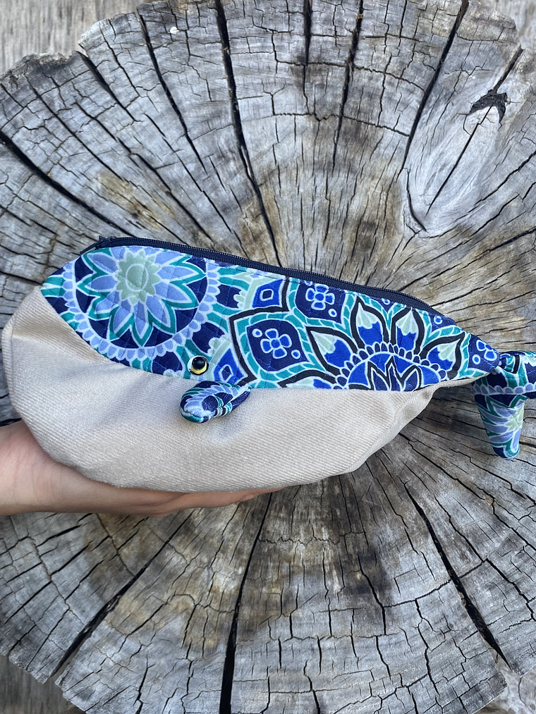 Estuche ballena azul “m” 1