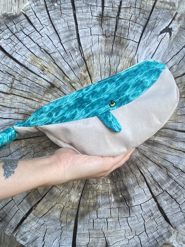 Estuche ballena azul “m” 1