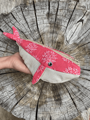 Estuche ballena azul “s” fucsia flores