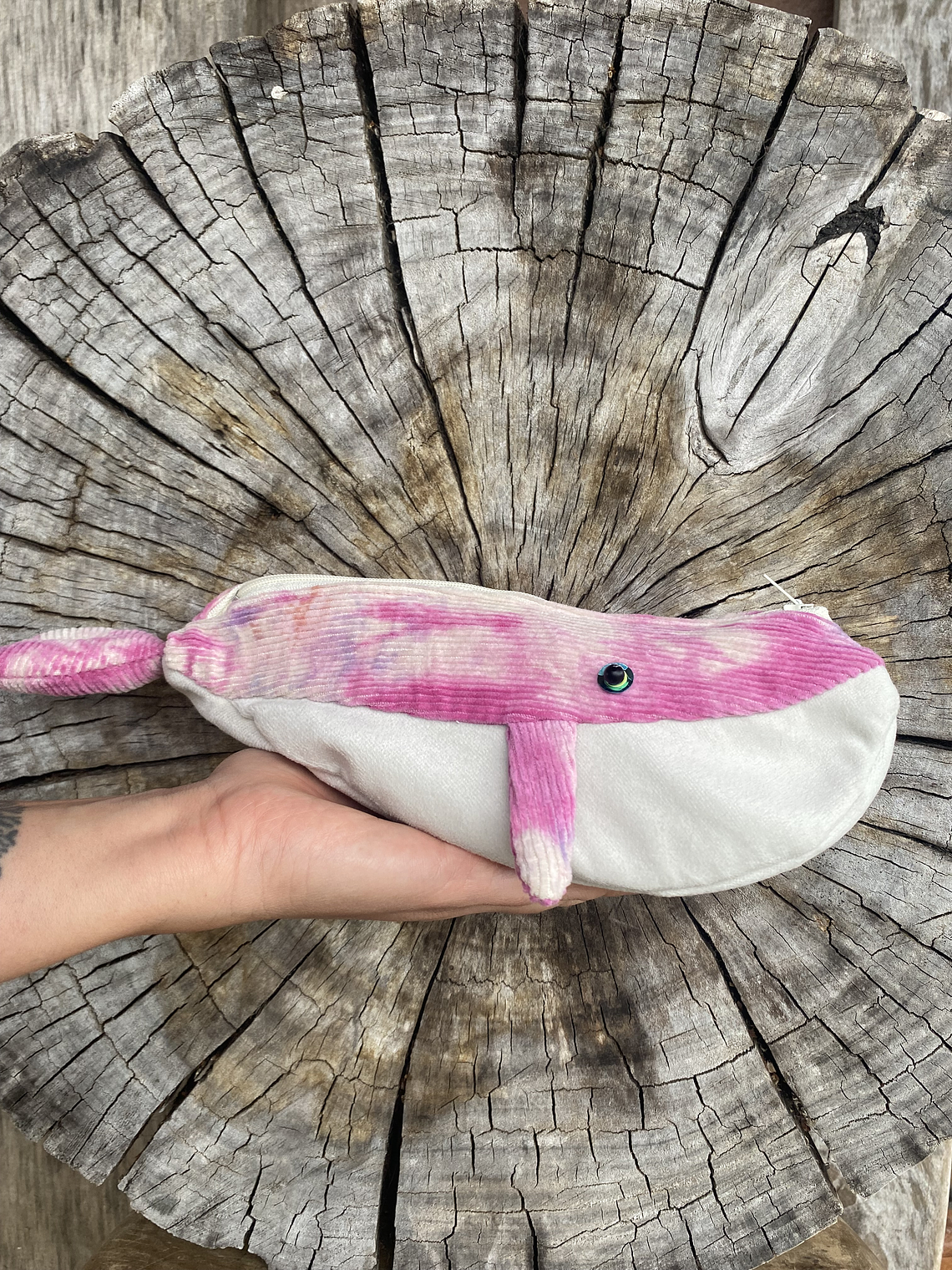 Estuche ballena azul “s” teñido rosa  2