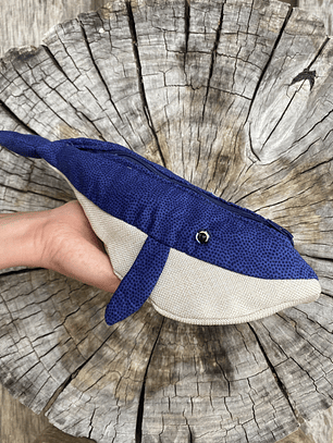 Estuche ballena azul “s”  Azul puntos negros 