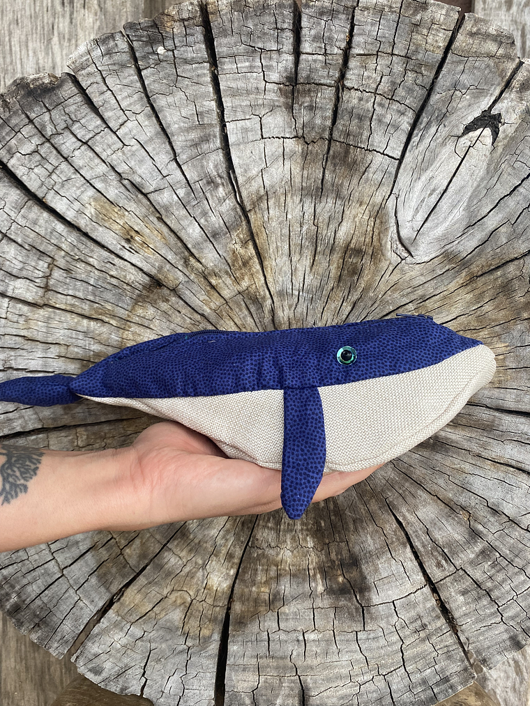 Estuche ballena azul “s”  Azul puntos negros  2