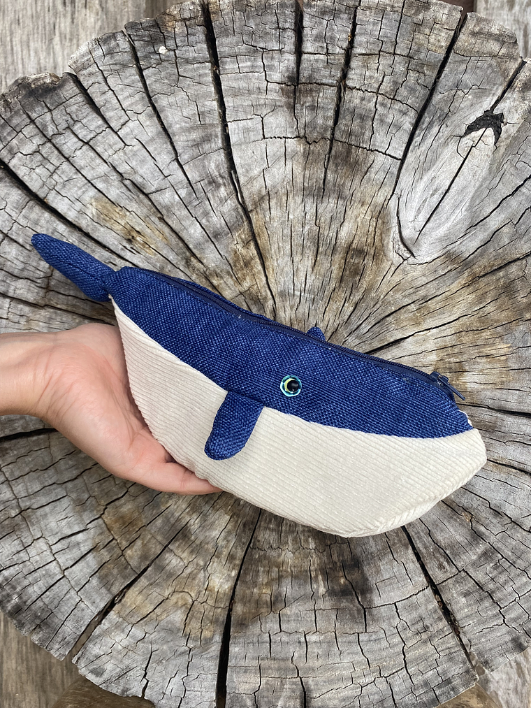 Estuche ballena azul “s”  azul tejido 1