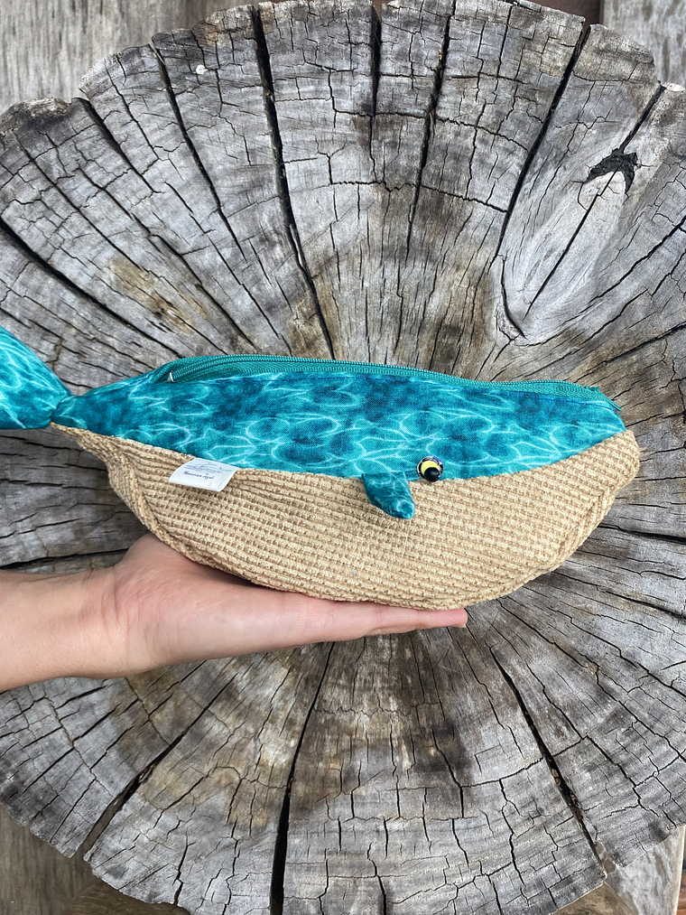 Estuche ballena azul “s” -  Agua turquesa  2