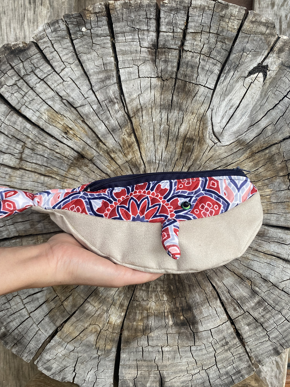 Estuche ballena azul “s” - Rojo Mandala  1