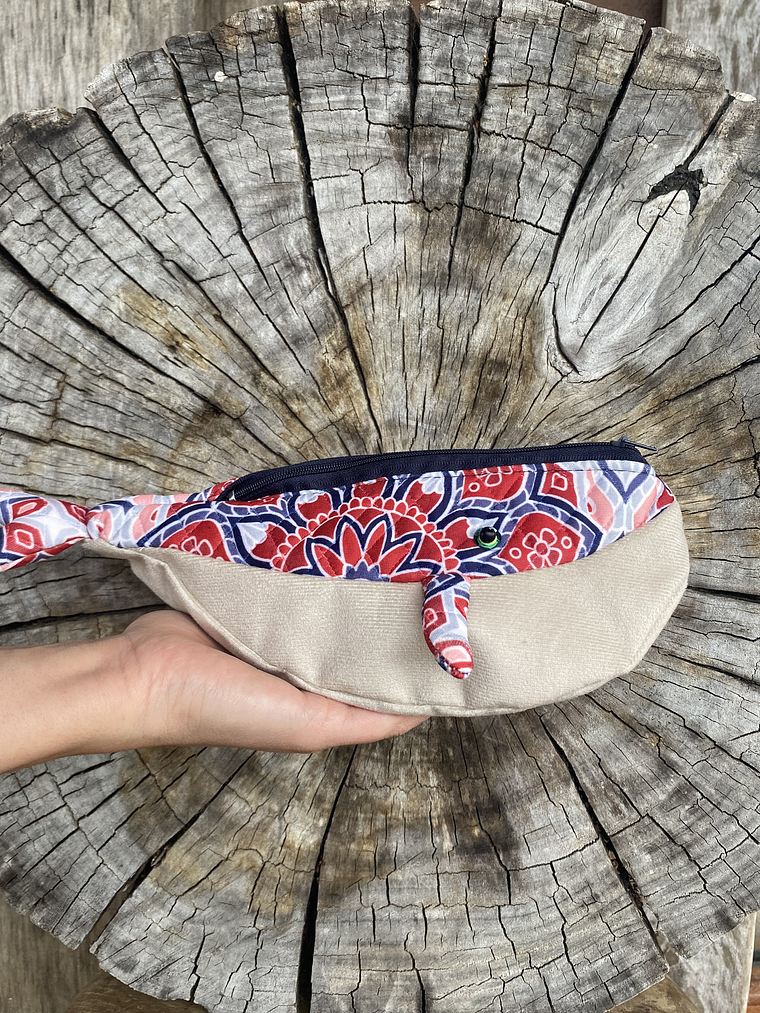 Estuche ballena azul “s” - Rojo Mandala  1