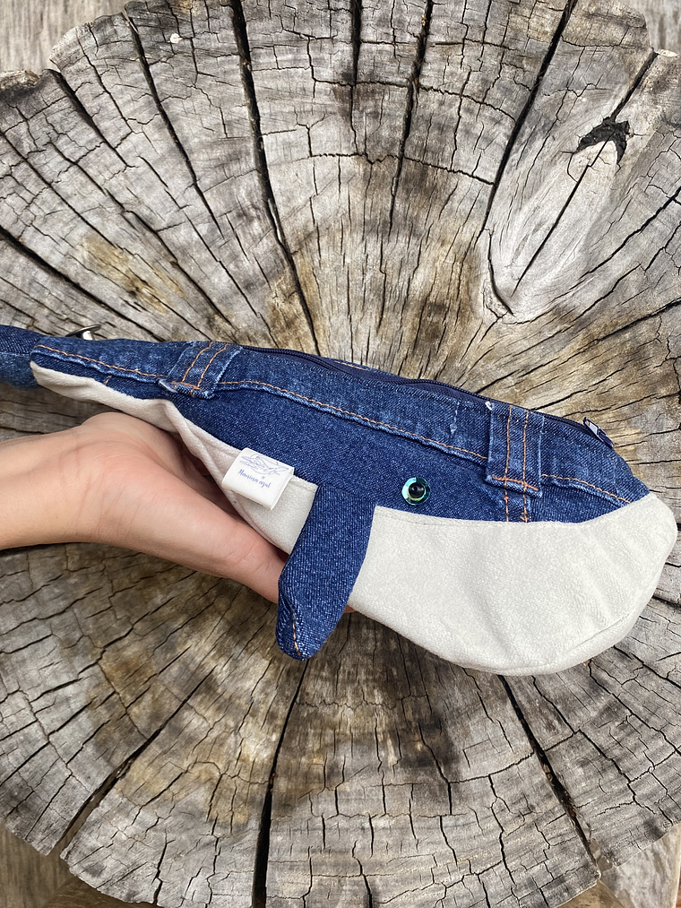 Estuche ballena azul “s” - Pretina jeans  1