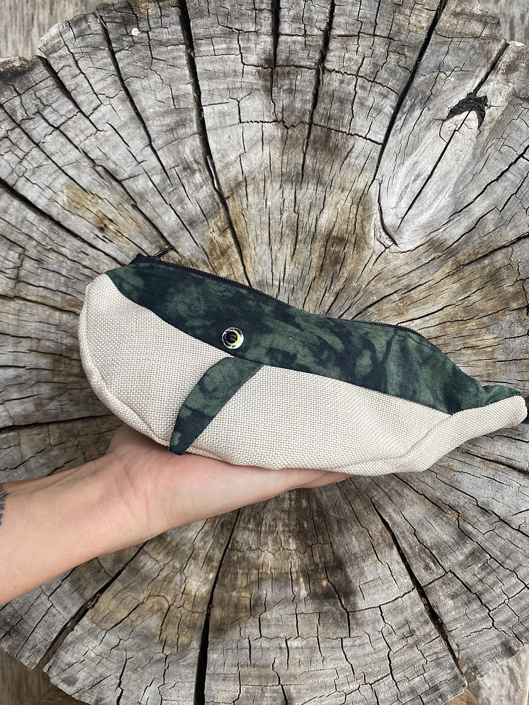 Estuche ballena azul “s” - verde militar  1