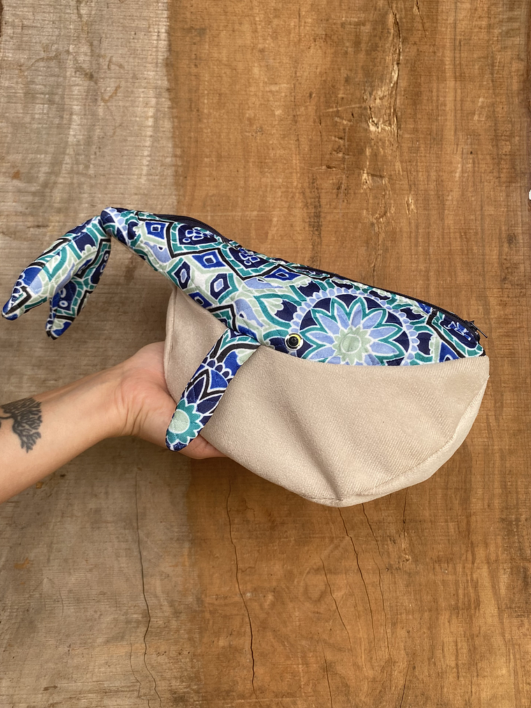 Estuche ballena azul “L” - Mandala azul 1