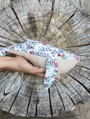 Peluche Ballena azul “S” - Rosas pequeñas 