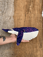 Peluche Ballena azul “S” - Estampado morado - Miniatura 1