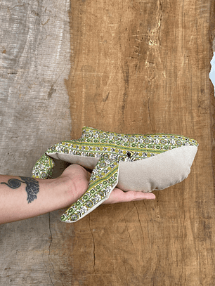 Peluche Ballena azul “S”- verde estampado 