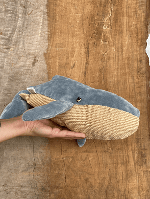 Peluche Ballena azul “M” - gris piedra 