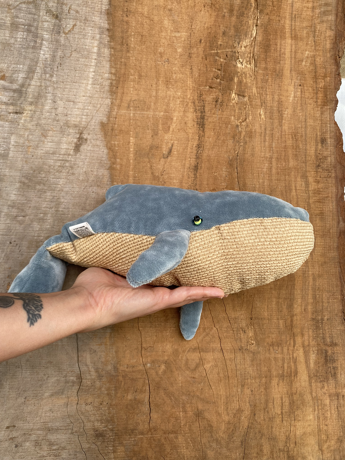 Peluche Ballena azul “M” - gris piedra  2