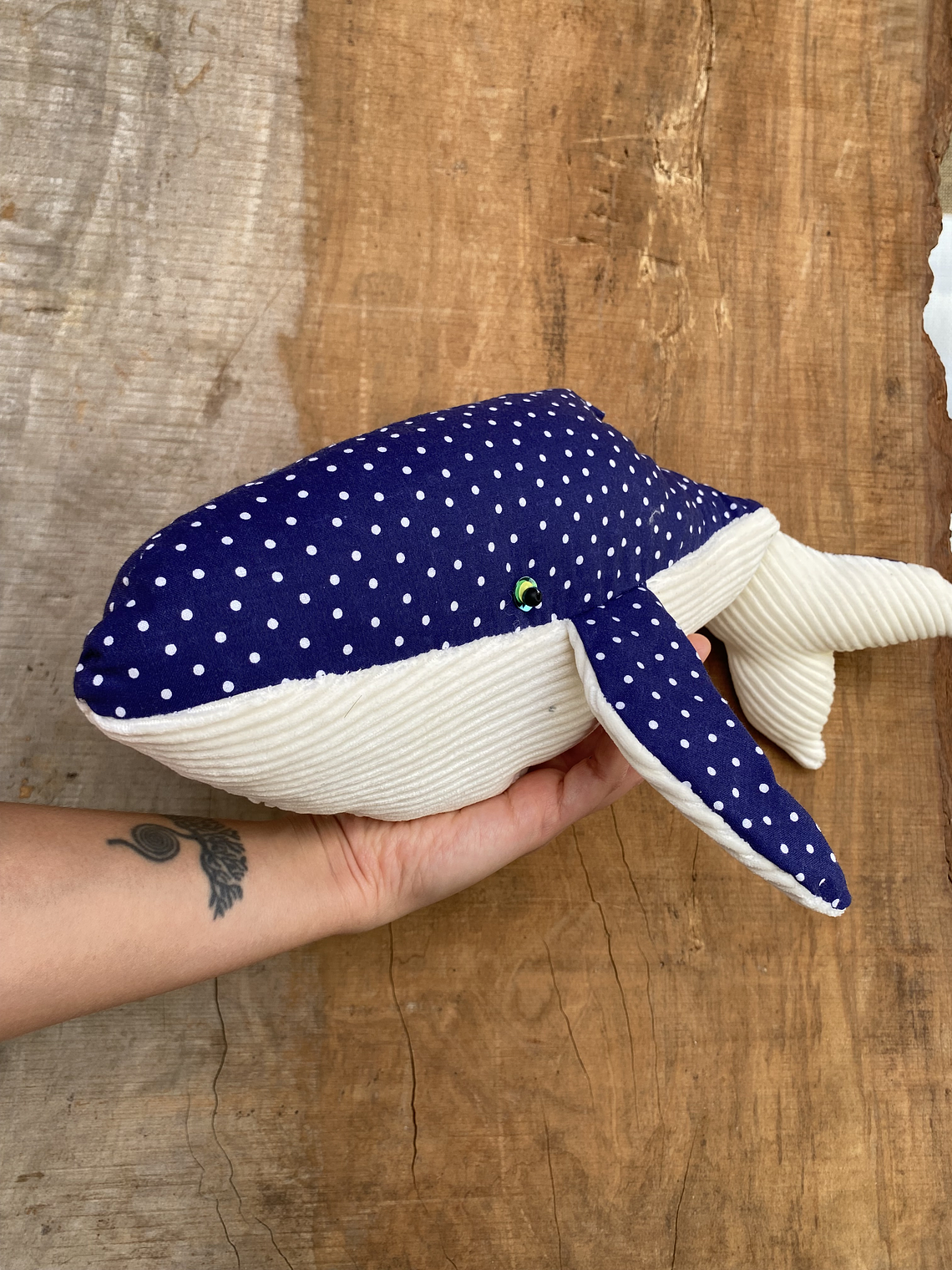 Peluche Ballena azul “M” - Azul puntos blancos  2