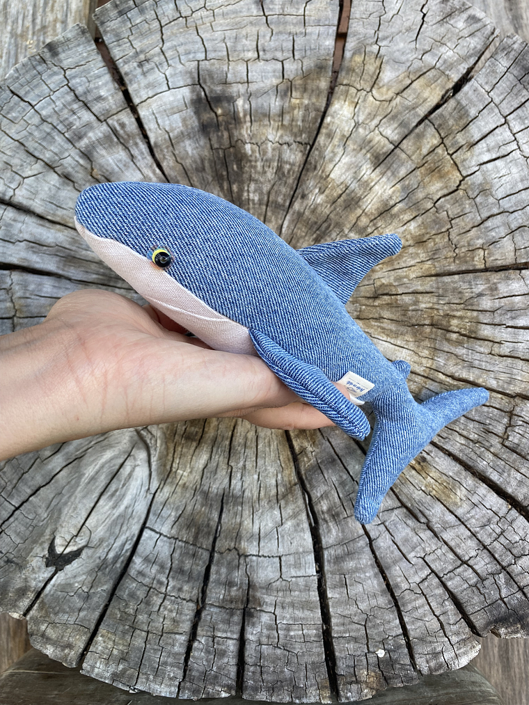 Peluche tiburón blanco- jeans clasic  1