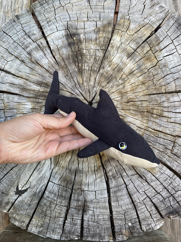 Peluche tiburón blanco- negro 1