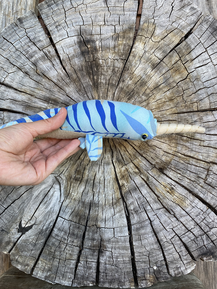 Peluche narval - celeste estampado 2
