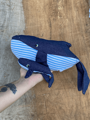 Peluche Ballena azul “M” + Ballenato trasportable 