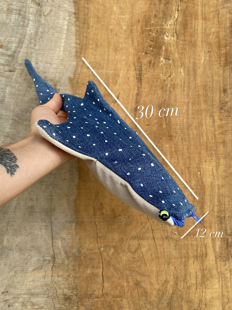 Estuche Tiburón ballena - jeans claro / brillante en la oscuridad  3