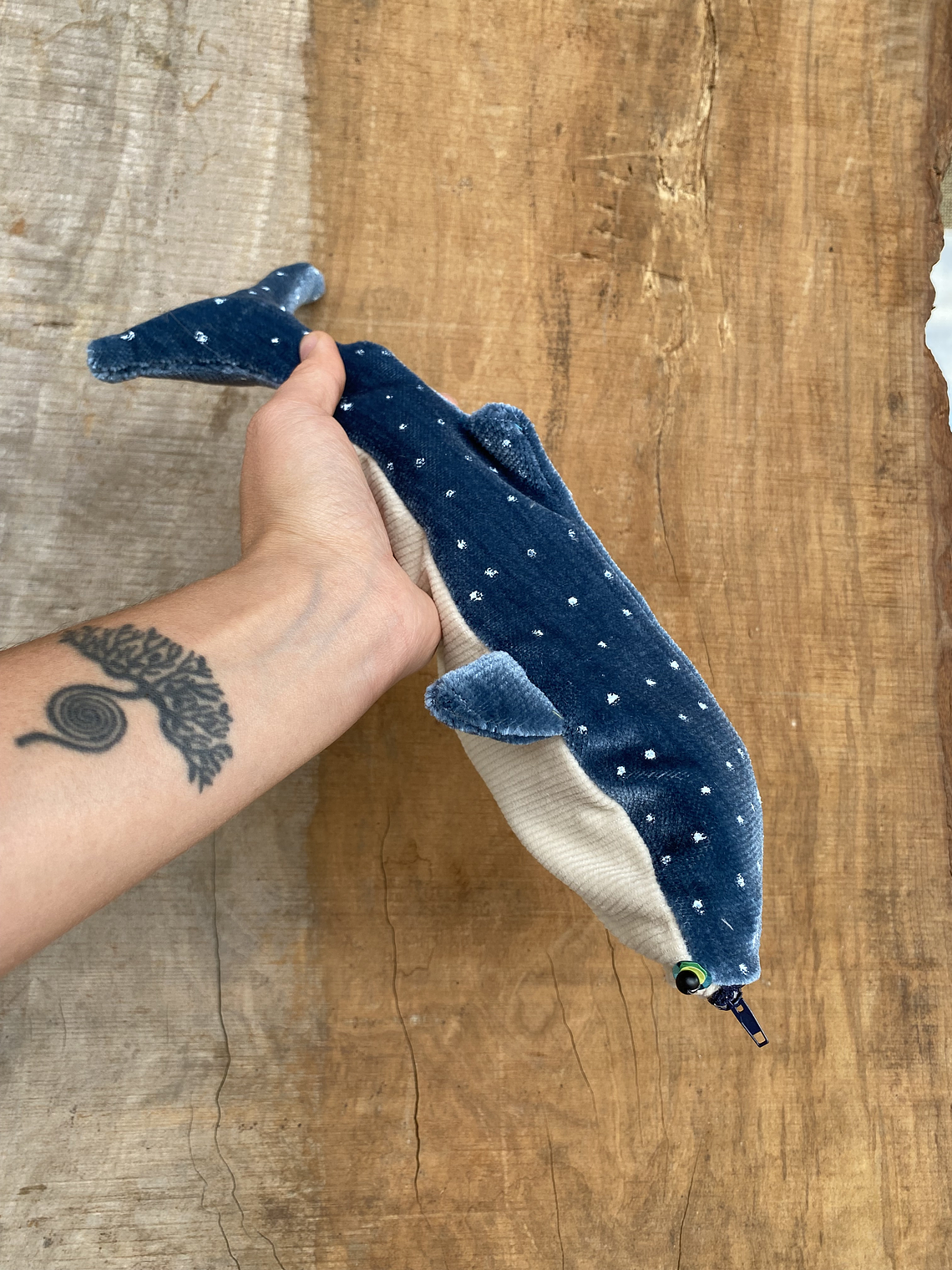 Estuche Tiburón ballena - Azul piedra 1