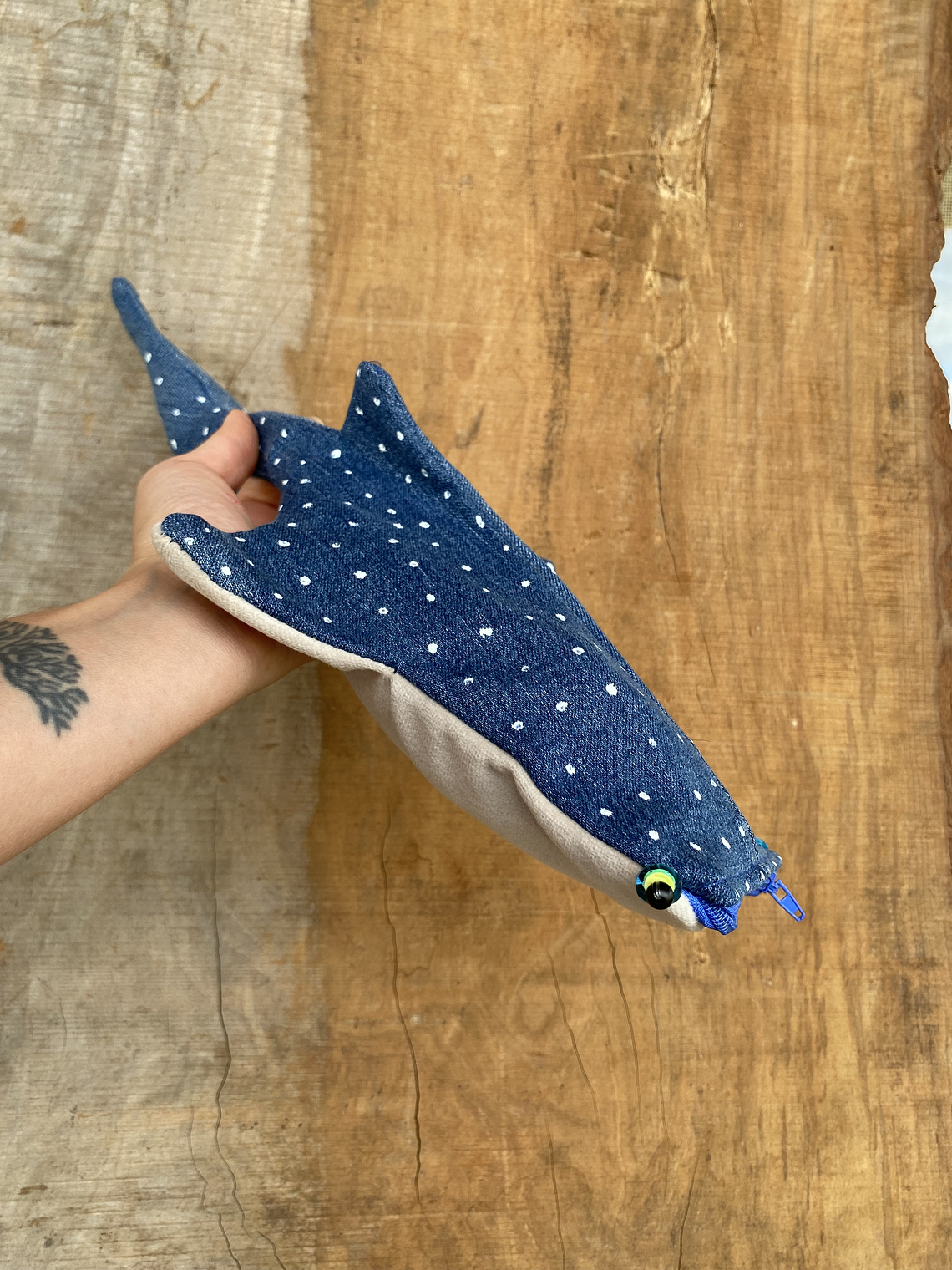 Estuche Tiburón ballena - jeans  1