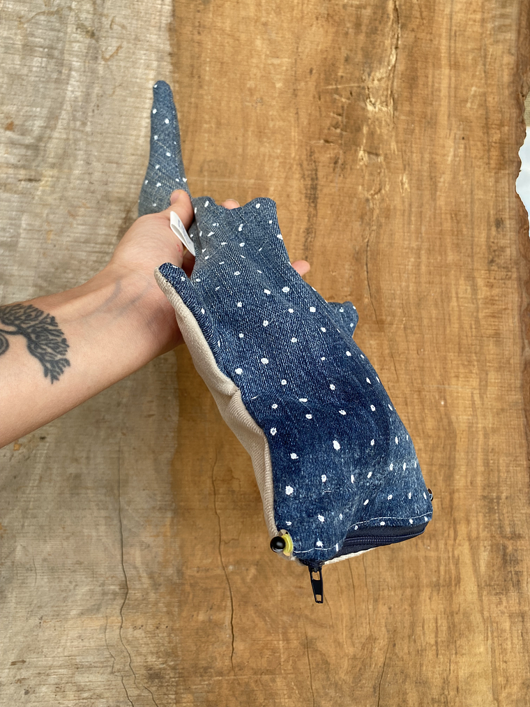 Estuche Tiburón ballena - jeans degrade 1