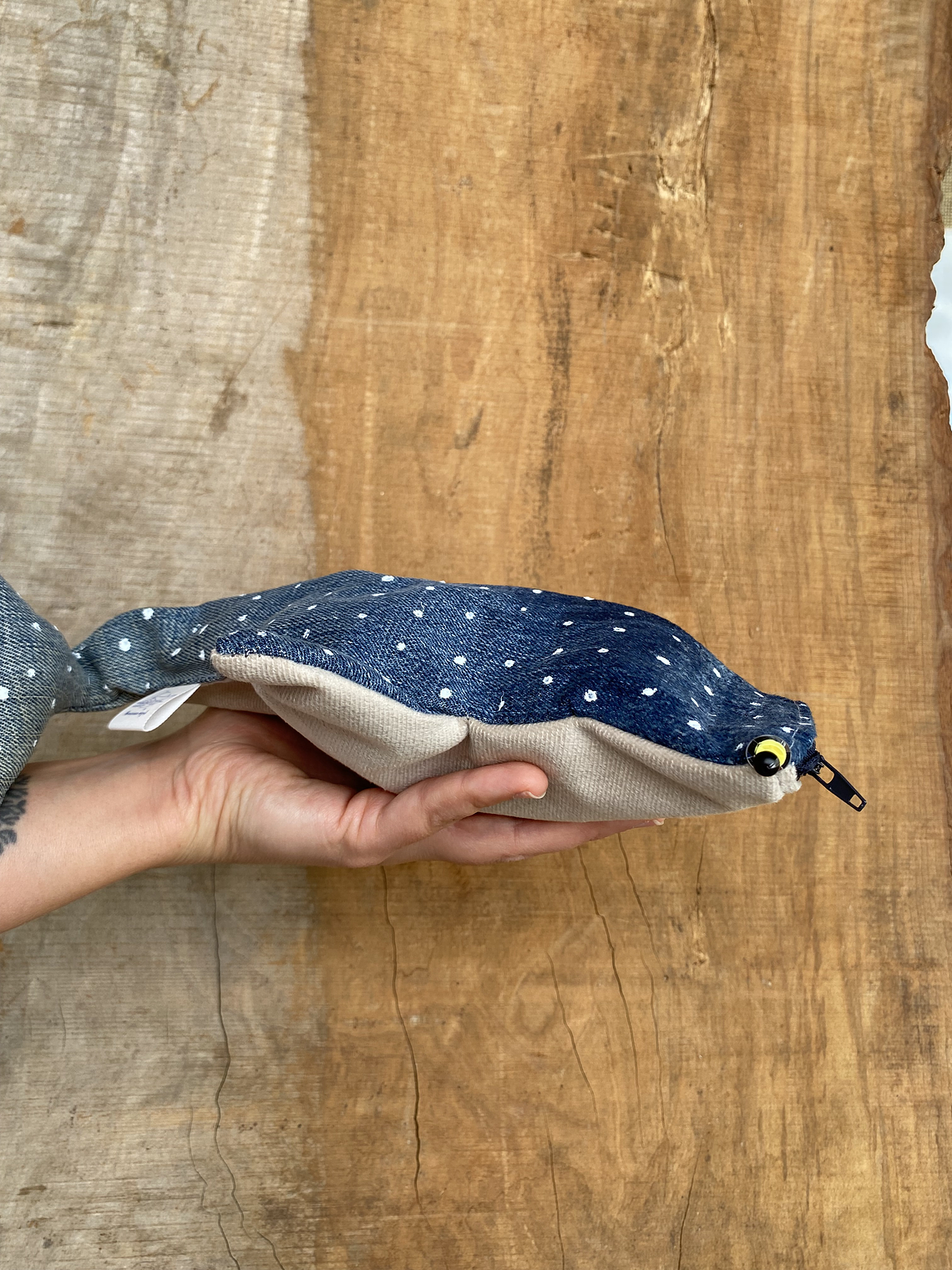 Estuche Tiburón ballena - jeans degrade 2