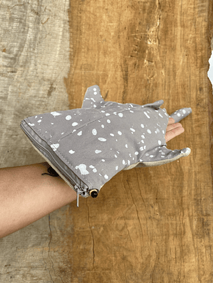 Estuche Tiburón ballena - gris pinturita