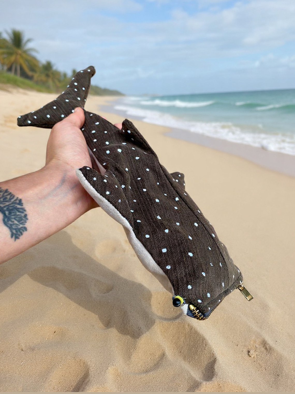 Estuche Tiburón ballena - Cafe 2