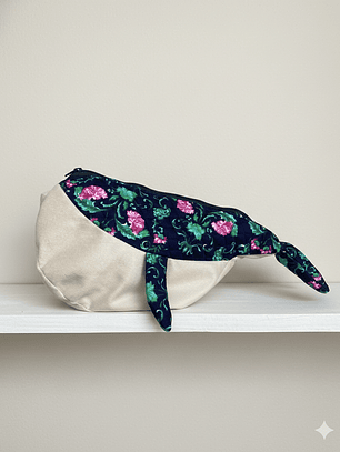 Estuche ballena azul “L” - Rosas