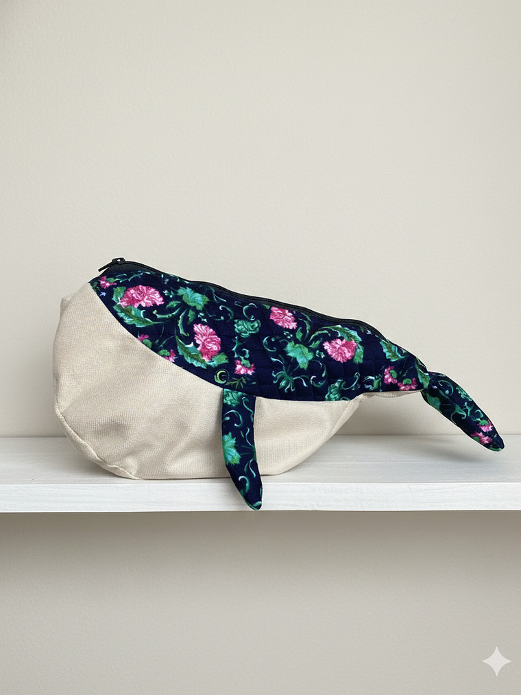 Estuche ballena azul “L” - Rosas 1