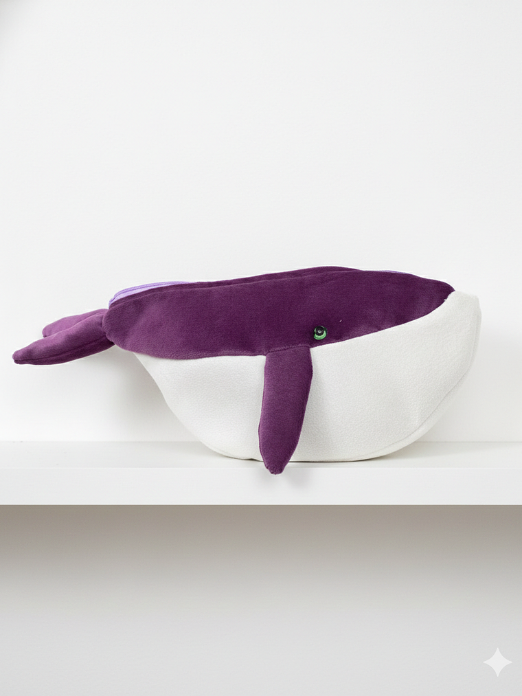 Estuche ballena azul “L”- Morada plush 1