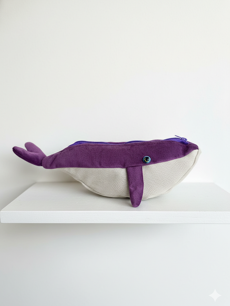 Estuche ballena azul “s” morada 1