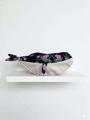 Estuche ballena azul “s” - acolchada rosas 