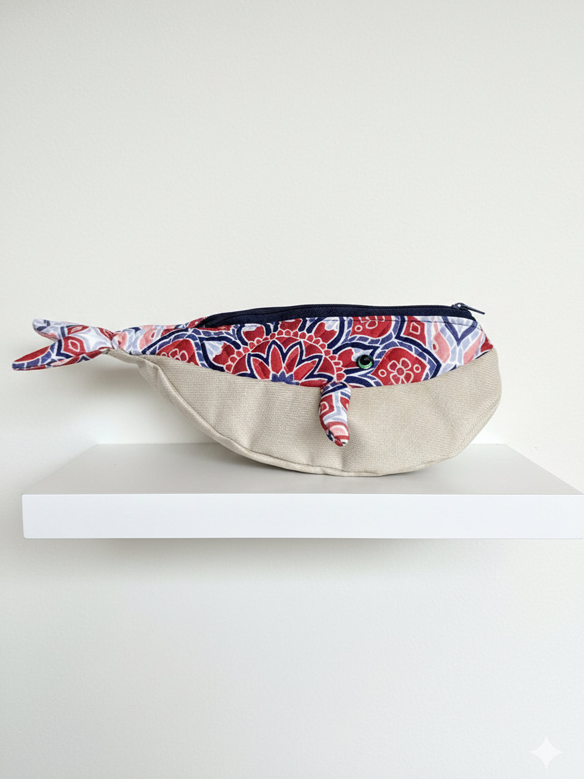 Estuche ballena azul “s” - Rojo Mandala  1