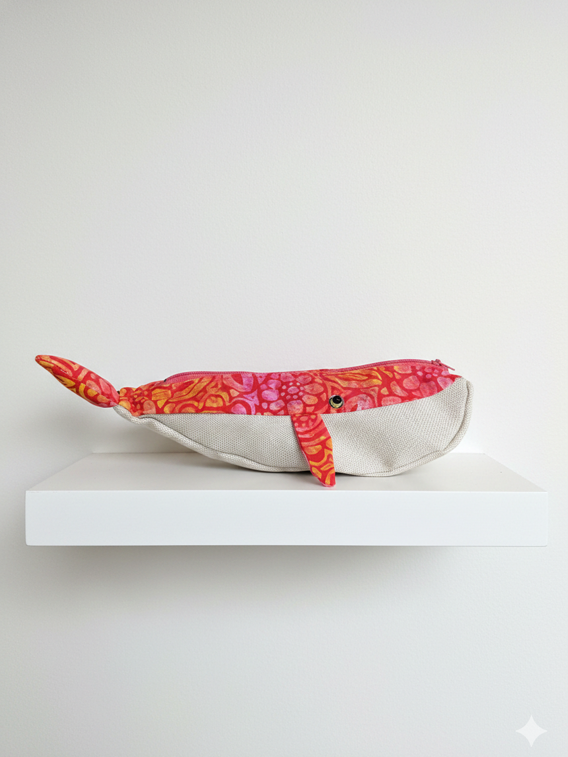 Estuche ballena azul “s” - Coral flores 1