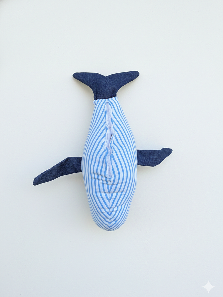 Peluche Ballena azul “M” + Ballenato trasportable  4