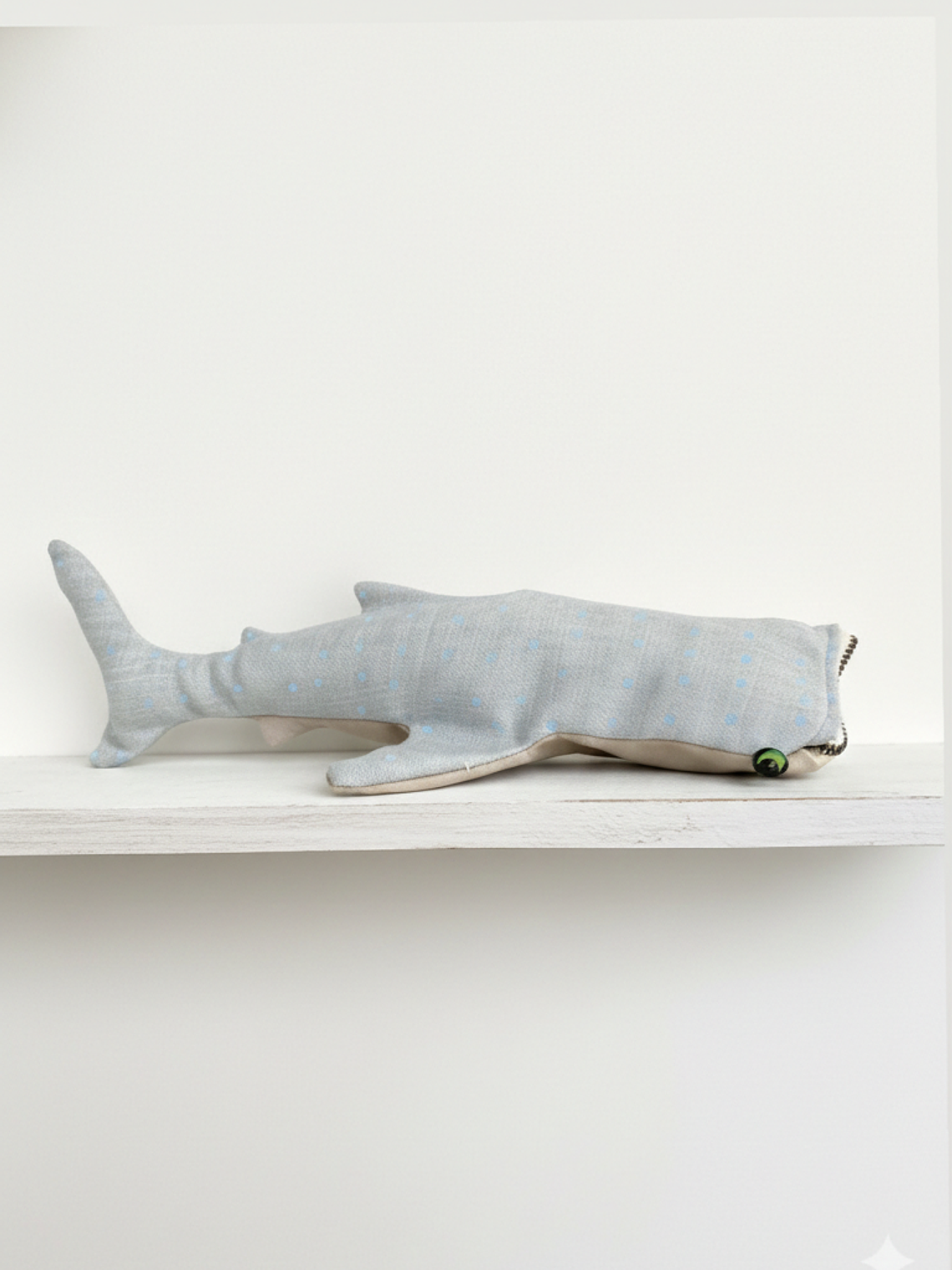 Estuche Tiburón ballena - jeans claro / brillante en la oscuridad  1