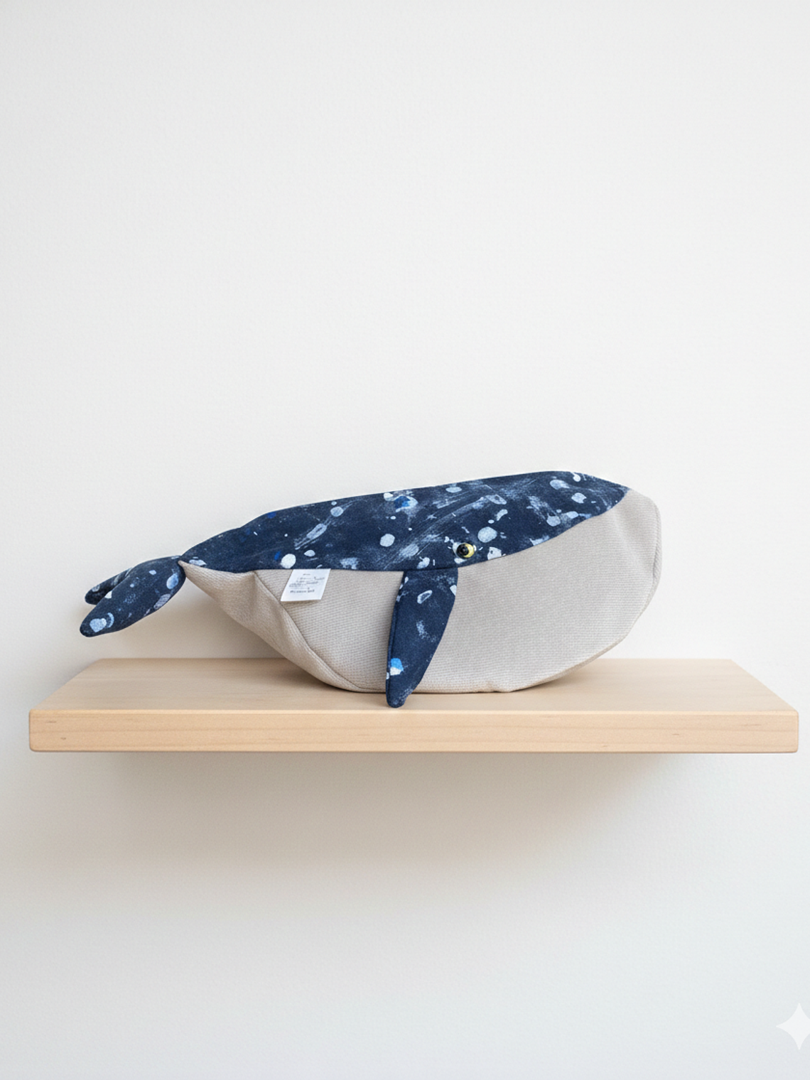 Estuche ballena azul “m” brilla en la oscuridad  2