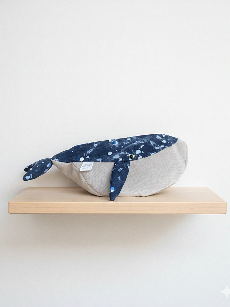 Estuche ballena azul “m” brilla en la oscuridad  2