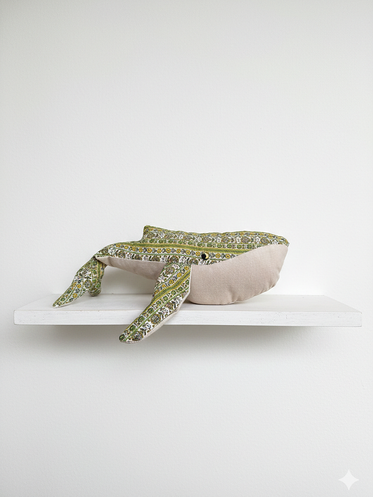 Peluche Ballena azul “S”- verde estampado  2