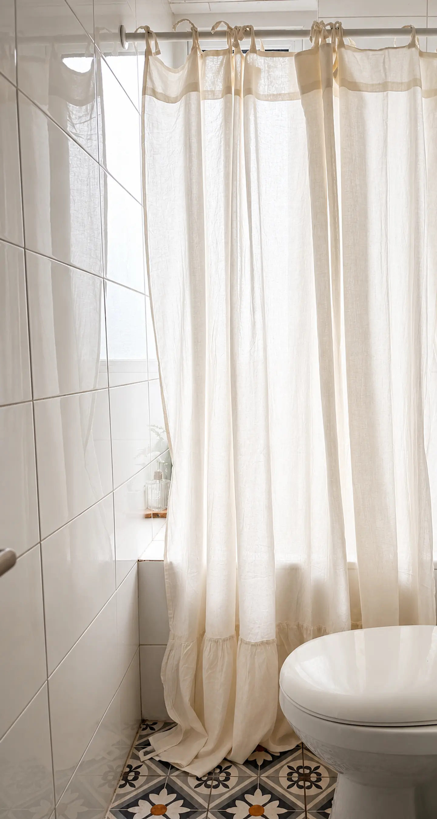 CORTINA LAZOS Y VUELOS BAÑO 2