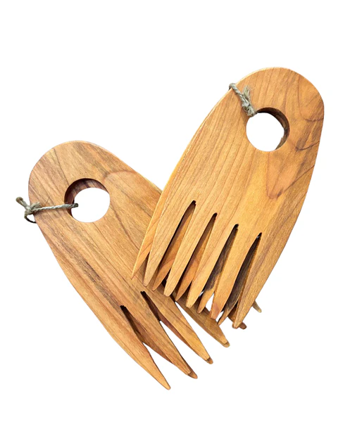 Garritas de oso en madera para ensaladas / Manos de Pucón