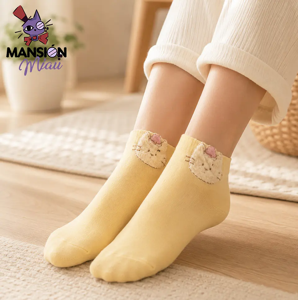 CALCETINES TOBILLEROS CON GATITO BORDADO 2