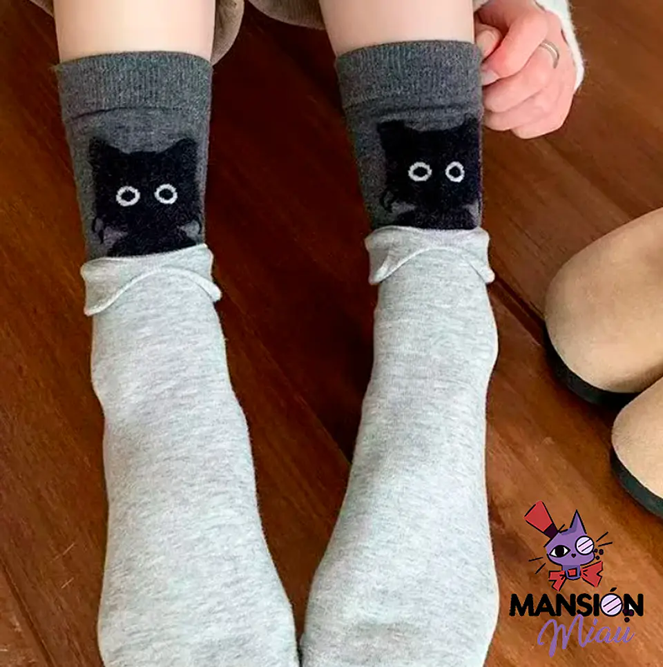CALCETINES CABEZA DE GATITO NEGRO ASOMADO 4